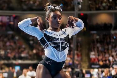 Simone Biles regresa 2 años después con una victoria estelar