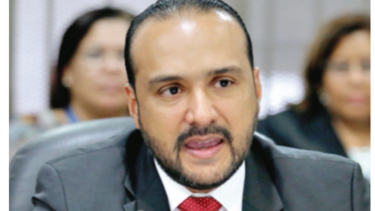 Mario Rojas renuncia a la Caja de Ahorros