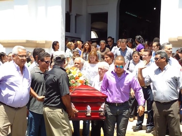 Realizan sepelio de profesor asesinado en Chitré