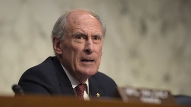 Donald Trump designa al ex senador Dan Coats como jefe de inteligencia