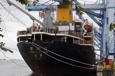 Llegan a Panamá dos funcionarios norcoreanos por el caso de barco con armas