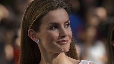 Piden explicaciones a la reina Letizia por apoyo a empresario vinculado a escándalo