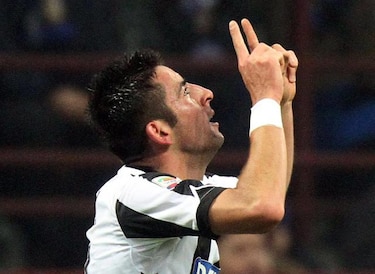 Juventus anuncia cesión del chileno Isla