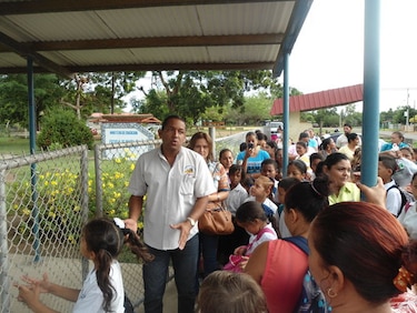 Los Santos: Paralizan las clases en la escuela de Santa Ana