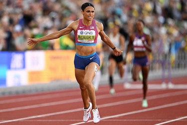 McLaughlin destroza su récord mundial de 400 metros vallas; Woodruff termina séptima 