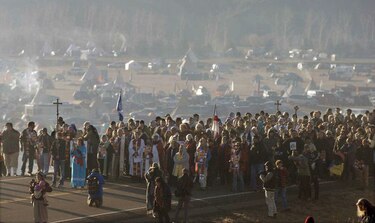 Clérigos se unen a manifestantes contra oleoducto en Dakota