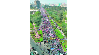 Mujeres peruanas salen a las calles contra feminicidios