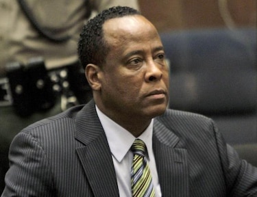Sale de prisión Conrad Murray, el médico de Jackson