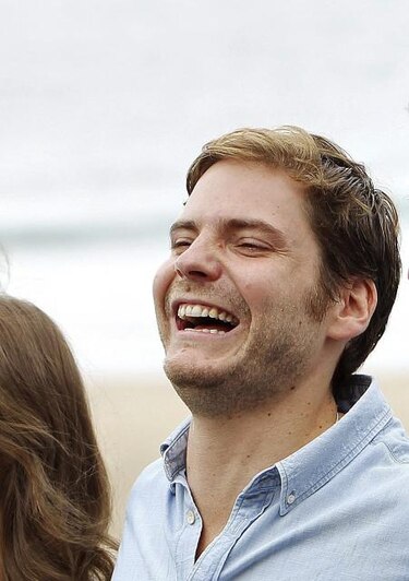 Daniel Brühl renuncia a tener un Ferrari por temor a pirómanos de Berlín