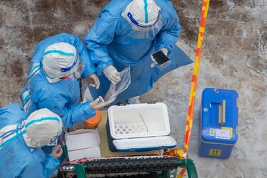 China endurece el confinamiento en el noreste del país por repunte de la Covid-19