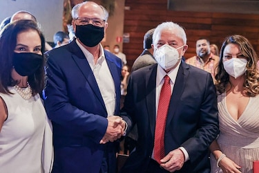 Lula da Silva sopesa vicepresidente centrista antes de elección en Brasil