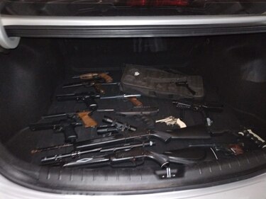 Decomisan 13 armas de fuego en un apartamento en Betania