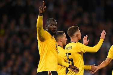 Bélgica doblega a Islandia con gol de Hazard y doblete de Lukaku