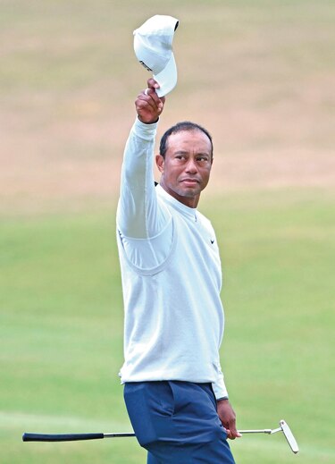 Entre lágrimas, Tiger Woods asegura que aún no se retirará