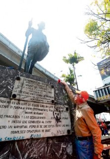Juan Jované cierra en la marcha del 1 de mayo