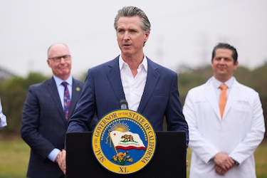 California se prepara para enfrentar en corte las posibles ‘extralimitaciones’ de Trump