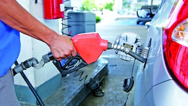 Precio de la gasolina de 95 octanos baja y la de 91 octanos se mantiene