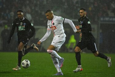 Un triplete de Mbappé catapulta al PSG a los octavos de la ‘Coupe’