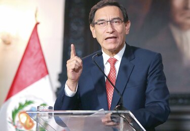 Fiscalía allana casas de asesores de Vizcarra