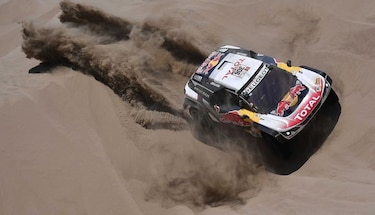 Loeb abandona carrera tras encallar dos veces