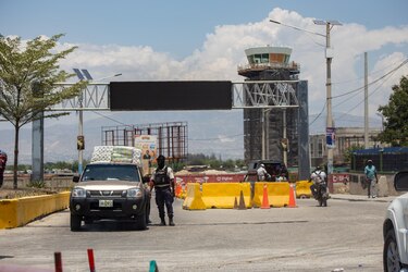 Los policías haitianos trabajan en condiciones ‘críticas’, denuncia una ONG