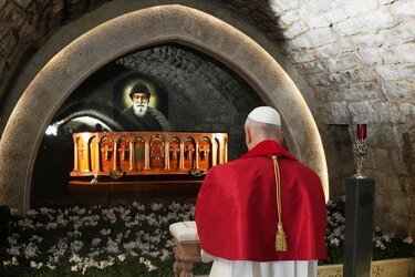 El papa pide en Líbano que los migrantes que huyen de las guerras nunca sean rechazados