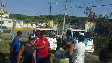Pescadores bloquean entrada al Puerto de Boca de Parita