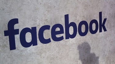 Facebook aumenta salarios de empleados que revisan contenido
