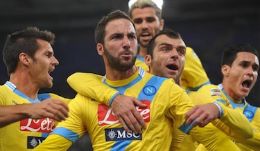 Higuaín marca dos goles en victoria del Napoli sobre Lazio