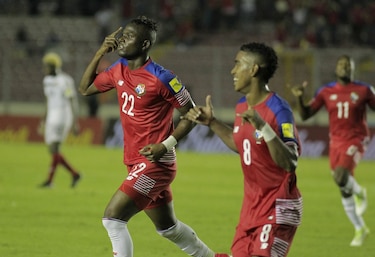 Panamá golea y sube al tercer lugar en la hexagonal