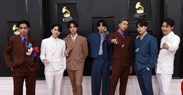 RM y V, de BTS, empiezan a realizar el servicio militar obligatorio