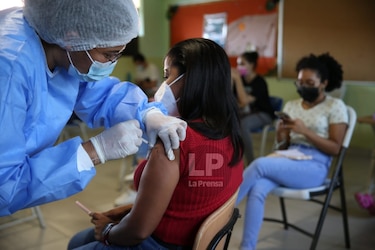 Panamá registra récord de dosis aplicadas en un día: 73,643