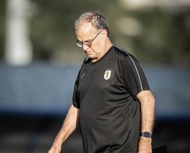 Marcelo Bielsa también recibe un partido de suspensión por ‘ingreso tardío a la cancha’