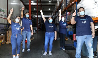 Panameños se pintaron de azul con Tigo