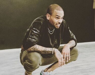 Chris Brown enfrenta demanda por agresión sexual
