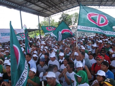 Arias esquiva debate con precandidatos de CD
