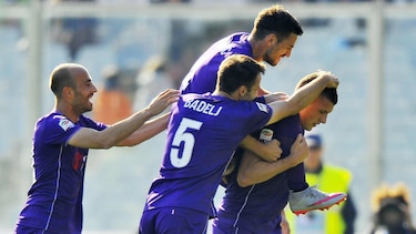 Fiorentina gana y pasa al frente en la liga italiana