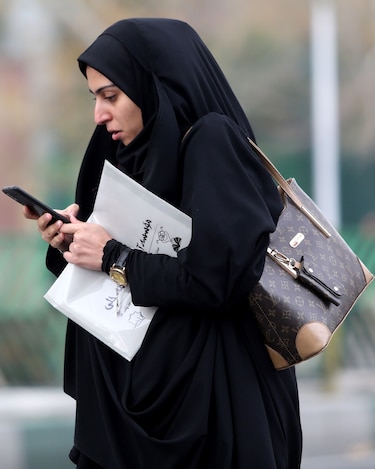 Estados Unidos pide a Facebook y Twitter suspender cuentas de líderes iraníes