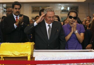 Raúl Castro confía en el éxito de Maduro para continuar ‘gran obra’ de Chávez