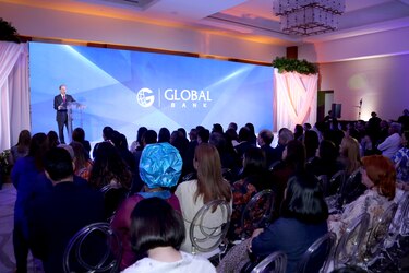 Global Bank celebró la gala de la segunda edición del premio “Mujeres Únicas: Construyendo un Futuro Sostenible”