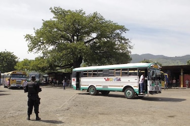 Paro en transporte salvadoreño por amenaza de las maras