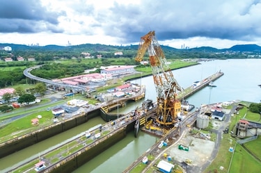 Canal  completa mantenimiento en Miraflores y Pedro Miguel