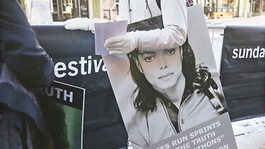 Los acusadores de Michael Jackson son ovacionados