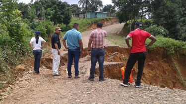 Derrumbe de vía deja incomunicada a seis comunidades al norte de Penonomé