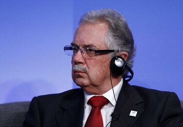 Presidente de Uruguay destituye a ministro de Defensa y al jefe del Ejército