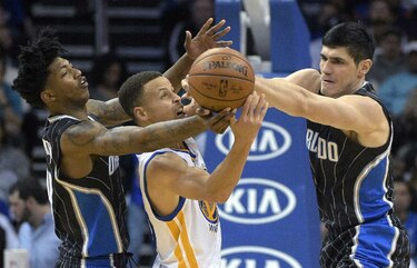 Curry sigue deslumbrando en la NBA con su magia