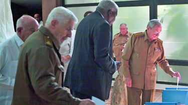 Cuba llama a comicios que llevarán a la salida de Raúl Castro del poder