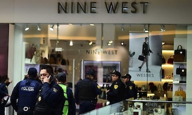 Mujer muere tras ser baleada por su expareja en plaza comercial de México