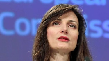 Unión Europea exhorta a empresas de internet a combatir noticias falsas