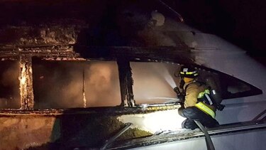 Se incendian dos embarcaciones en isla Flamenco